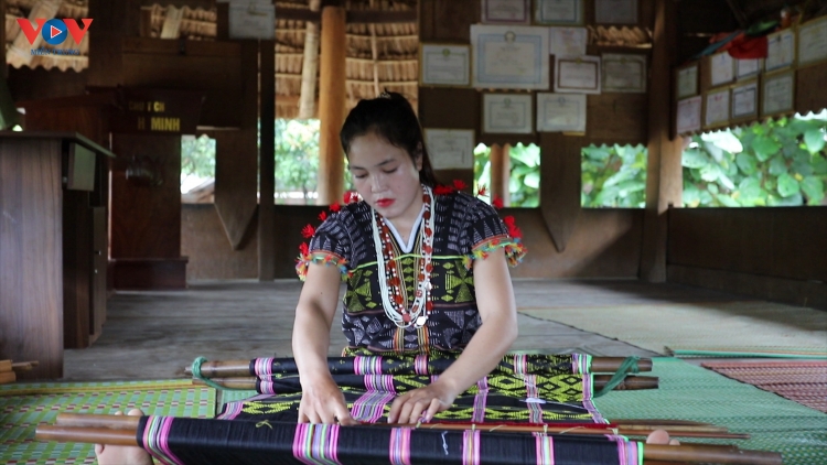 Tây Giang pa dưr vel bh’rợ tr’nêng pa têệt lâng bhrợ du lịch