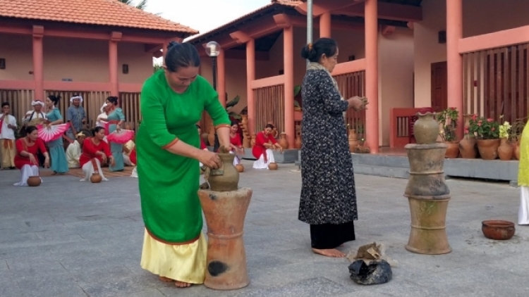 Ninh Thuận: Mkŏ mnŏng kriê pioh mđĭ kyar hiu čhưn ênguê