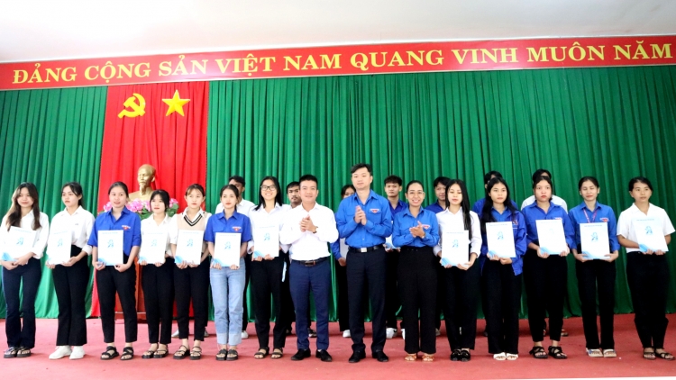 Dak Lak: 20 ngế sinh viên hdroâng kuăn ngo châ xo liăn hriâm rơkê Tíu xiâm ngăn Sinh viên Việt Nam