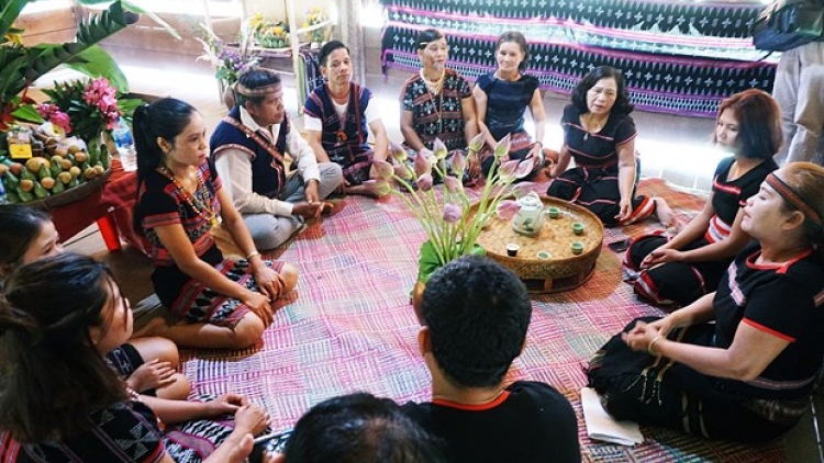 “T’ngay bhiệc bhan pr’loọng đong” đhị vel Văn hóa, Du lịch zập k’bhuh ma nuyh Việt Nam