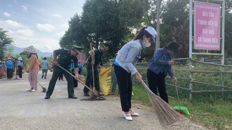 A Lưới (Thừa Thiên Huế) tơơp glúh bhrợ pa liêm n’nóh x’xriing
