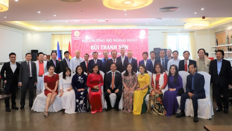 Ƀộ trưởng Ngoại giao ồng Bùi Thanh Sơn tìp măt mpồl bơtiàn cau lơgar Việt Nam kis tàm lơgar Séc mờ câu Âu