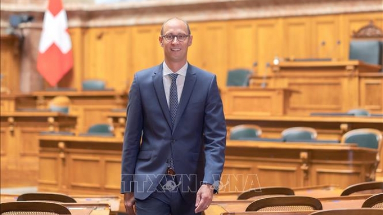 Khua gĭt gai Êpul gơ̆ng ala čar Switz klă klơ̆ng hriê čuă Việt Nam 