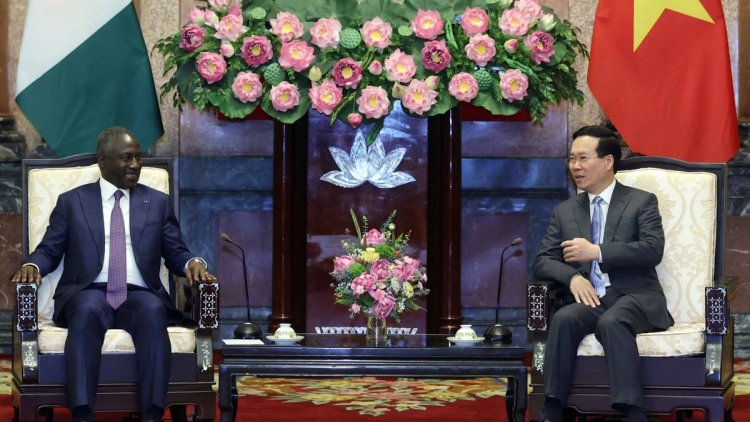 Khua dêh čar ơi Phạm Minh Chính tŭ jum Khua git gai pơ ala mơnuih ƀon sang dêh čar Bờ Biển Ngà 