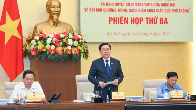 Chủ tịch Quốc hội bhrợ bhiệc lâng C’bhuh ch’mêệt lêy ooy tr’xăl t’mêê ooy xa nay bh’rợ, sách giáo khoa giáo dục phổ thông