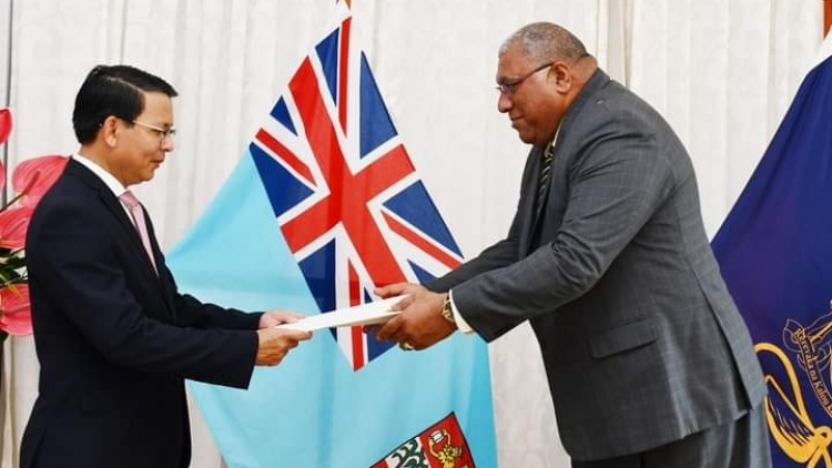 Đại sứ lơgar Việt Nam jun sră Dà lơgar pơyua tàm Fiji
