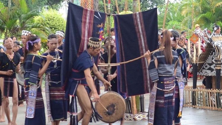 Ƀlŏk kơdăm ling lang (Mãi nhớ đến chàng)