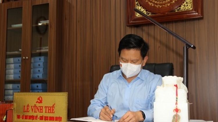 Nkoch nau Wa Hồ tâm rnôk rƀŭn Chi bộ gay ntĭm nti ndrel kơt tĭng