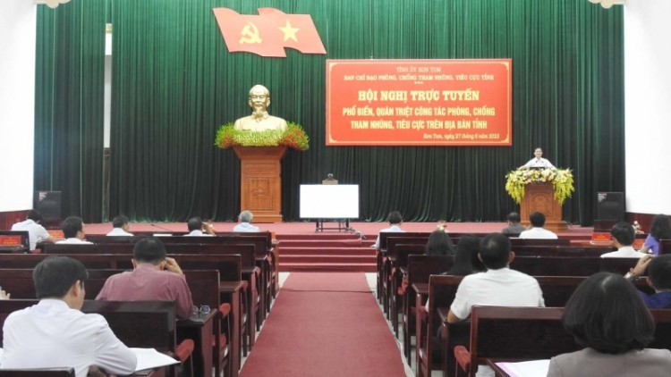 Kon Tum: Mbơh tơih, mât uănh nău kan njrăng, rdâng nău sa nkhiăn, sa ƀer.