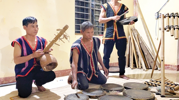 Quảng Ngãi: Bhrợ zập chính sách đoọng ha ma nuyh bấc ngai chăp