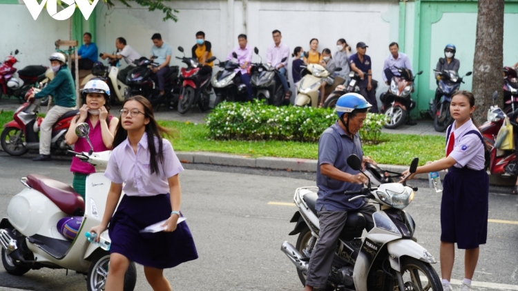 HAREI INI, LABAIH 96.300 ANEK SAIH DI TP.HCM YAM TAME HAREI PAKACAH CAMRIEP, MBANG PAKACAH PILIH RUAH TAME TAL 10 CÔNG LẬP THUN BAC 2023-2024