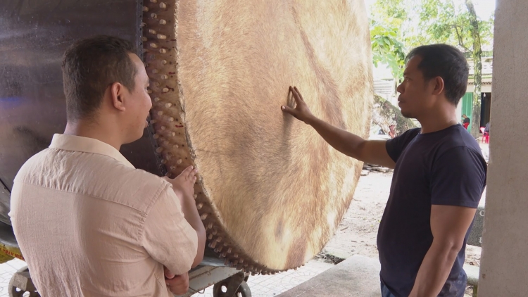 សិប្បករវ័យក្មេងចូលចិត្តចម្លាក់