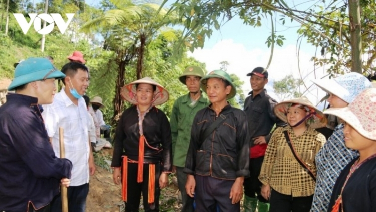  “Ma nưih bh’cộ” k’rênh k’đươi đha nuôr Vàng Ngần z’lâh đha rưt lâng bhrợ cha ca van