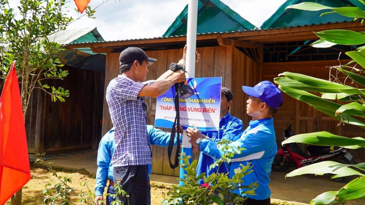 Bhrợ bh’rợ “G’lúh đọong aham” đhị chr’val Tr’Hy, chr’hoong Tây Giang