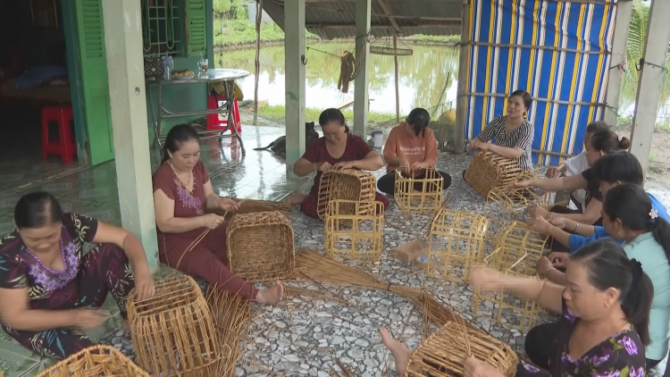 សប្បាយថ្ងៃបុណ្យមហាសាមគ្គីជាតិនៅតាមភូមិស្រុក