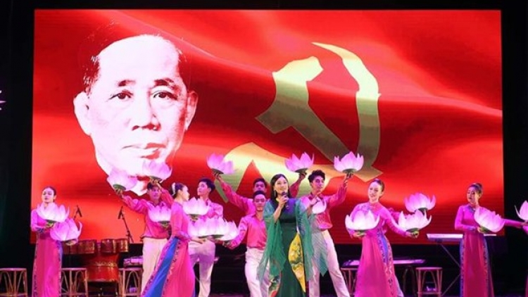 Hơdră adoh suang hơdor glăi kơ Khua hơđăp git gai ping gah ơi Lê Duẩn