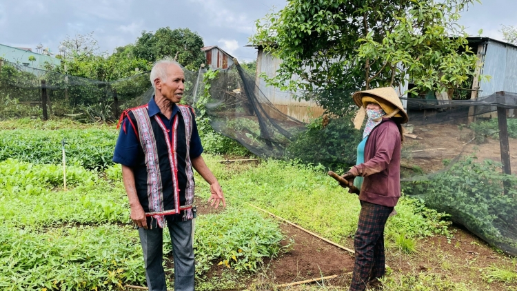 Kră pơlei Puih Duch bơ̆ jang vă kon pơlei lui yom