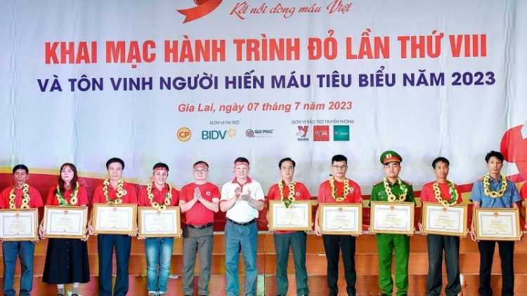 Gia Lai tơkŭm pêi pro tơdroăng pleăng mơheăm rôh má 8