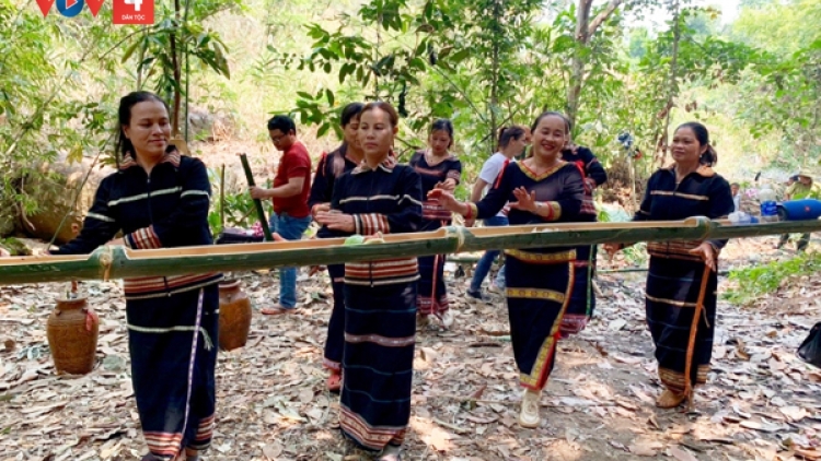 Tơlơi adoh Jarai đưm pơpŭ kơ ană mơnuih hăng tơlơi hơdip mơda