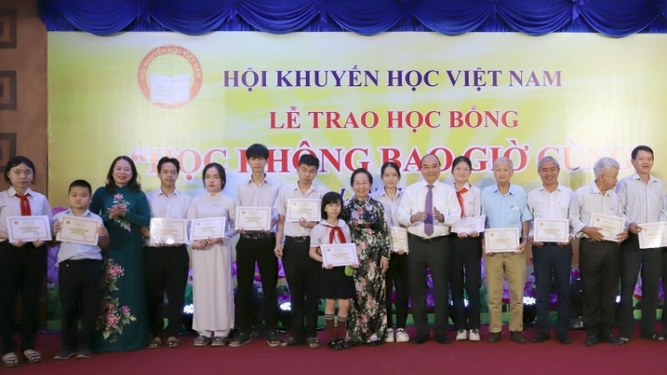 Kơ iĕng Kơdră chĕp pơgơ̆r Teh đak Võ Thị Ánh Xuân pôk ăn 250 tơnô̆ kon jên hŏk pơhrăm “Hŏk ưh kơ lai yơ tôch”