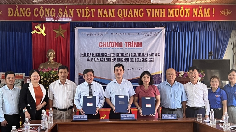 Sở Khoa học lâng Công nghệ (KH&CN) - Trường Đại học Quảng Nam ký gr’hoọt bh’rợ zr’ziêng lâng chr’val Trà Leng
