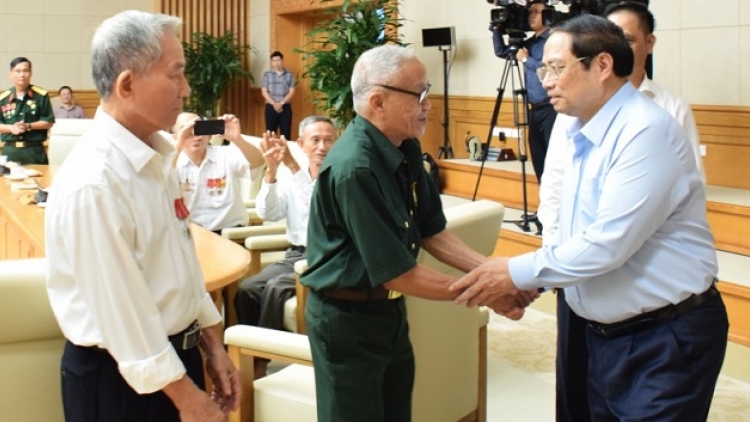 Thủ tướng Phạm Minh Chính tìp mat cau geh màng mờ dà lơgar càr Nam Định