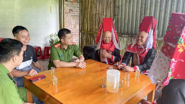  “Pa choom p’rá Dao, tr’đăn ooy bhươl cr’noon Dao, n’năl cr’noọ cr’niêng âng manuyh Dao”