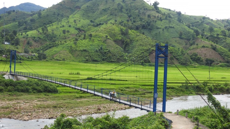 Đảng viên Kon Rẫy kơl an rnoi Xơ đăng rgâl nau mĭn, nau kan