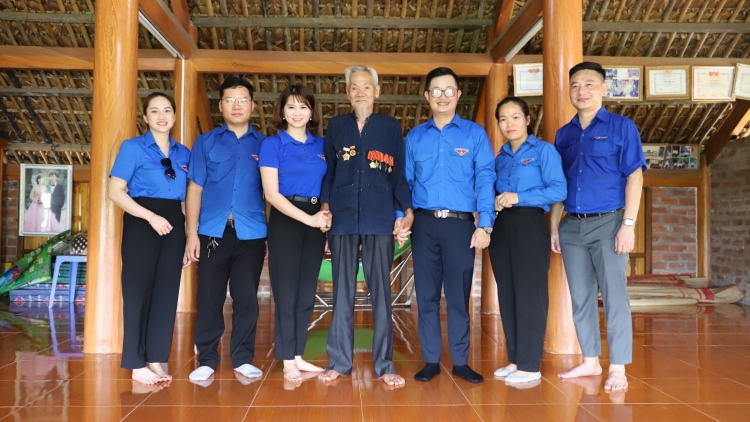 Khei Tơhngam lơ̆m jơhngơ̆m đon ƀlŏk hơdơ̆r kơ kon pơlei Việt Bắc