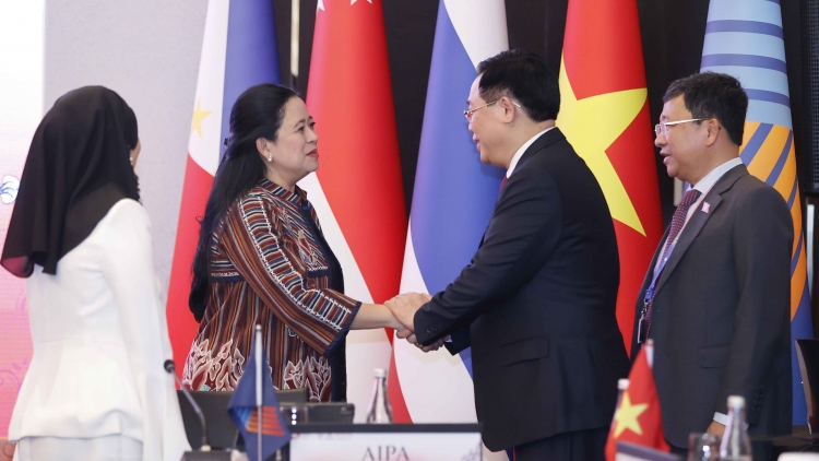 Kruanh Quốc hội Vương Đình Huệ râng rơh rƀŭn nchră Ban chấp hành AIPA-44