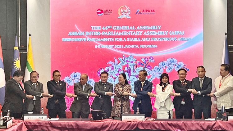 Củ tịc Quốk hội ồng Vương Đình Huệ tus pơrjum Mpồl đơng lam AIPA- 44