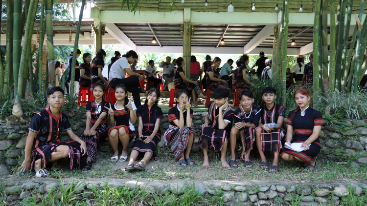 P’xoọng c’lâng bh’rợ t’mêê đoọng ha Du lịch học tập bhươl cr’noon coh da ding k’coong Hoà Vang