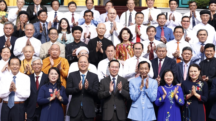 Kăn xiâm hnê ngăn tơnêi têa trâm mâ khu kăn, mâu ƀok yah,  mâu ngế veăng kum pêi hnoăng cheăng, mâu ngế rơkê, mơngế pêi cheăng kơhnâ dêi pơlê kong kân Hồ Chí Minh