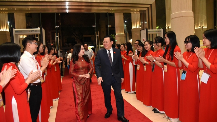 Pôa Vương Đình Huệ, Kăn xiâm hnê ngăn Kuô̆k hô̆i veăng ai mâ a rôh po tơdroăng ngê̆ thuât “Nắng Ba Đình"