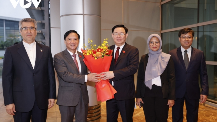 Chủ tịch Quốc hội Vương Đình Huệ dưr lướt đắh Hà Nội, lưm lêy Indonesia lâng pấh AIPA-44