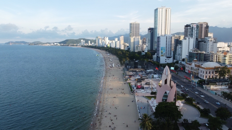 Xa nay bh’rợ chính luận, nghệ thuật “K’van k’bhộ tơợ biển vel đong” chroi k’rong pa dưr loom chăp kiêng k’tiếc k’ruung âng đhanuôr