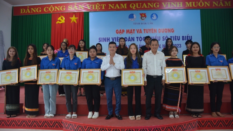 Daklak mkŏ mjing klei bi mni kơ phung hriăm gưl prŏng hđeh mnuih djuê ƀiă tŭ jing