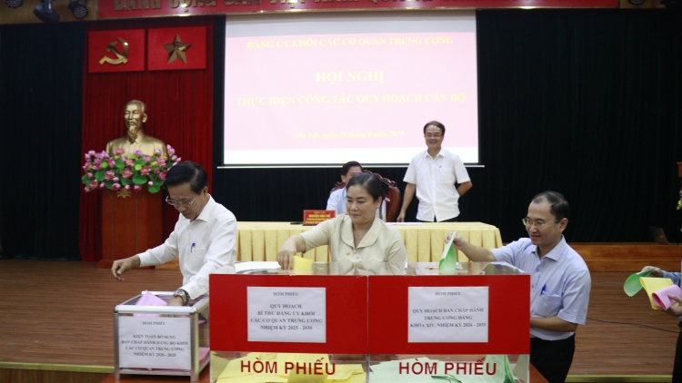 Đảng ủy Khô̆i mâu kơ koan Xiâm tơbleăng 2 ngế mot tung pơkâ cheăng dêi khu kăn xiâm hneăng ki nếo