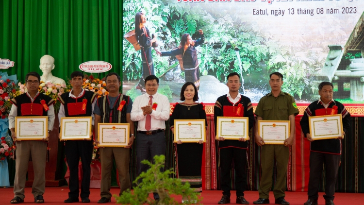 Phung đảng viên mnuih Êđê thâo bi hmô ti Ea Tul