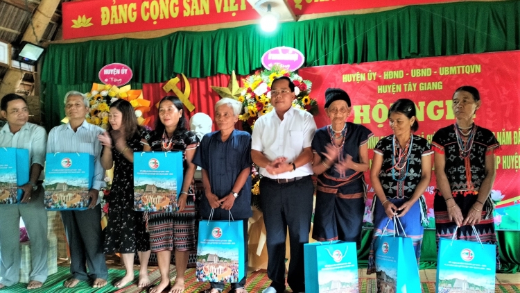 Tây Giang (Quảng Nam): Tr’lưm lâng zâp pr’loọng đông zooi zúp vel đông tơợ t’ngay tơợp bhrợ pa dưr