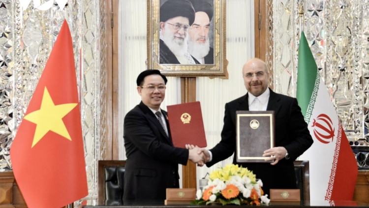 Củ tịc Quốk hội ồng Vương Đình Huệ cri bơyai mờ Củ tịc Quốk hội lơgar Iran