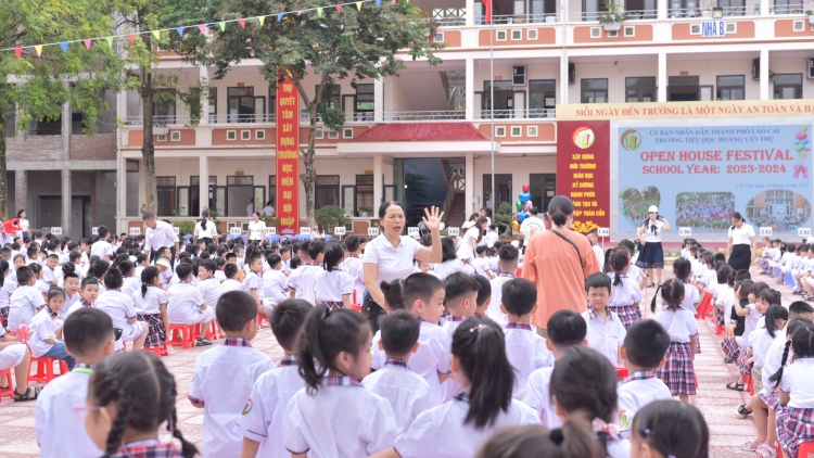 Hloh 1 triu ‘nu hŏk tro rim dêh char Tây Bắc yak năm tơ̆ hnam trương