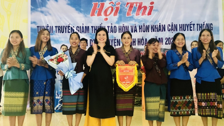 Chr’hoong Minh Hoá (Quảng Bình): Bhrợ Hội thi xay moon pa xiêr tr’pay cắh tước c’moo lâng crêê đhi noo bhúh xoọng