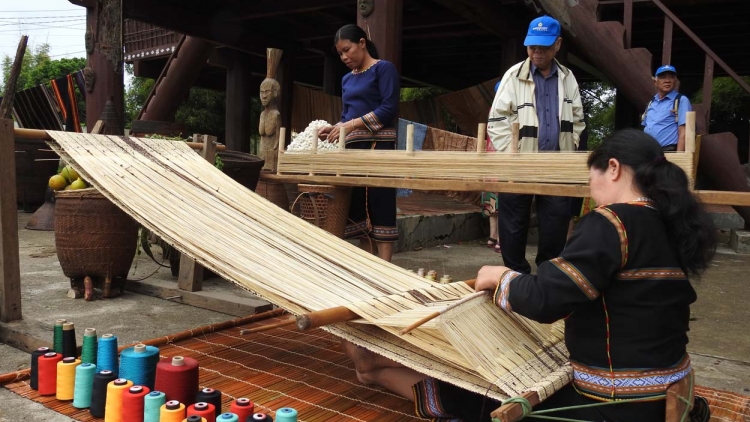 Lam lơh dơ̆ pơrlòng bơceh lơh video clip Lòt nhơl Kon Tum nam 2023 