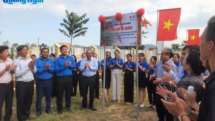 Pa lưih bh’rợ đha đhâm c’mọor “C’lâng cờ K’tiêc k’ruung”