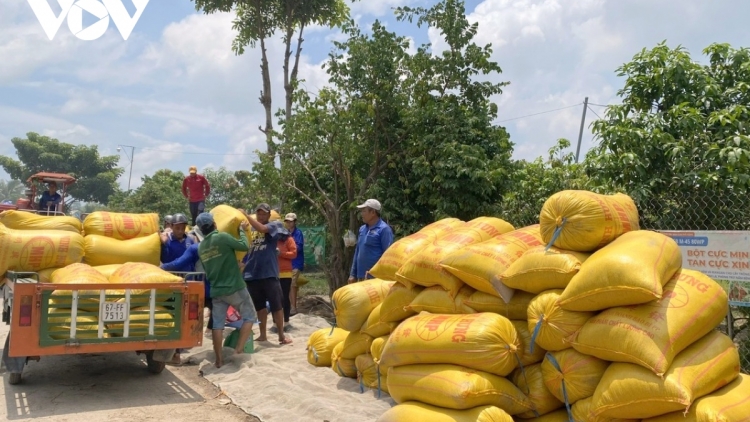 តំបន់ដីសណ្តទន្លេគឺវឡុងផលិតស្រូវសុវត្ថិភាពឆ្ពោះទៅកាន់ទីផ្សារអន្តរជាតិ។