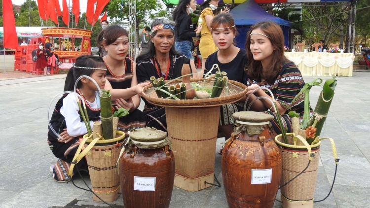 Kon Plông rak ki lĕm dêi kong kế vâ mơnhông ôm hyô