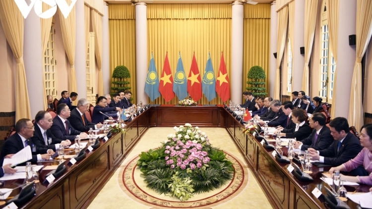 Kơdră chĕp pơgơ̆r Teh đak Võ Văn Thưởng pơma đam hăm Ƀok kơdră tơm Kazakhstan