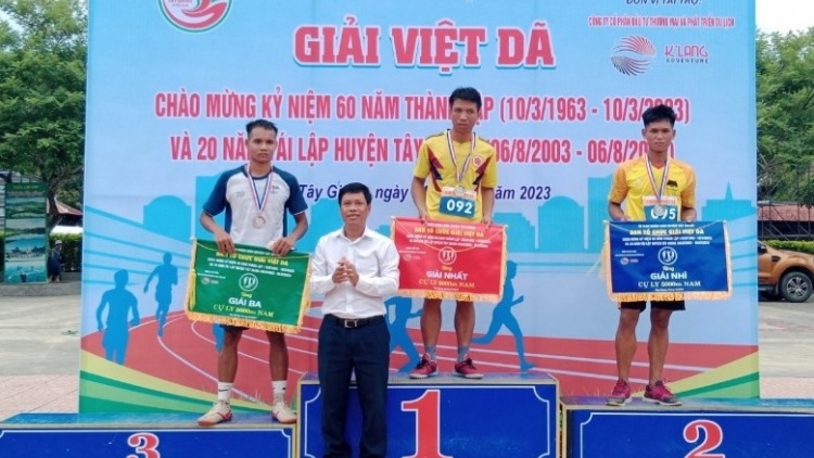 Tây Giang bhrợ ch’ner Ha luông ch’ngai hơnh deh 20 c’moo bhrợ t’vaih cớ chr’hoong