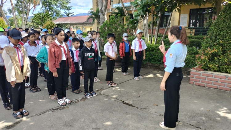 K’coong ch’ngai A Lưới tỉnh Thừa Thiên Huế k’đươi moon học sinh chô ooy trường c’moo học t’mêê